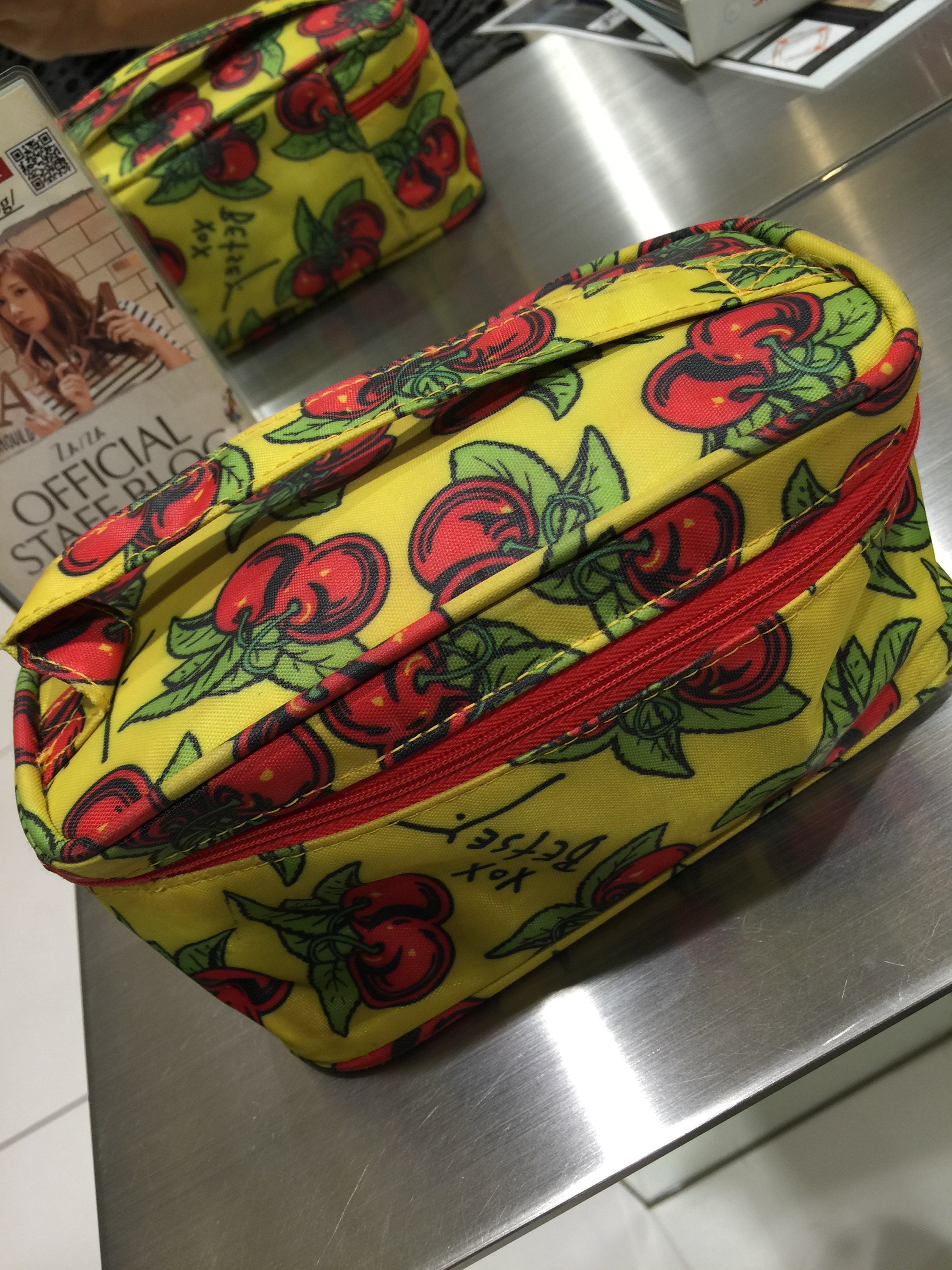 白山店blogリレー 8 私のメイクポーチ大公開w 0 W Za Za 白山店 美容院 美容室 ヘアサロンならza Za ザザ